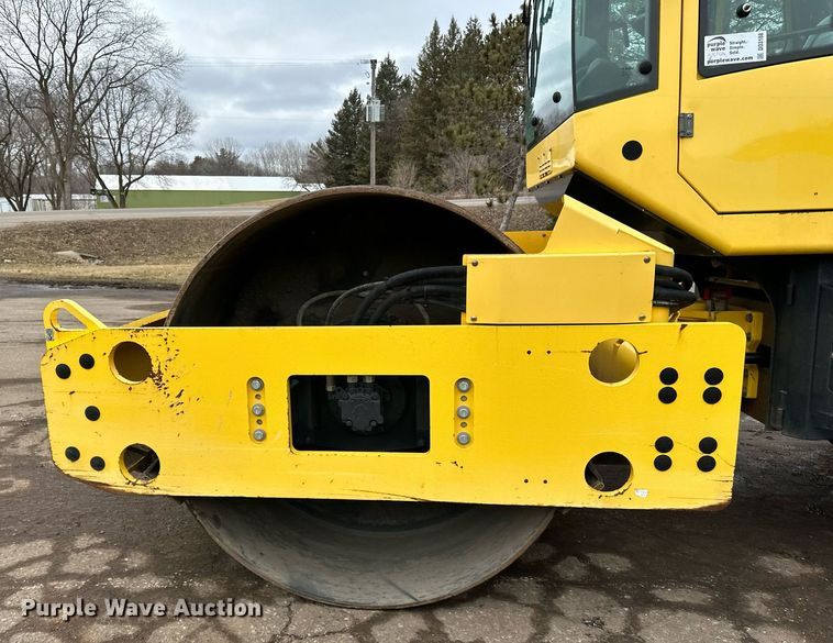 image for item DO3188 2014 Bomag BW 211D-40 single drum vibratory roller