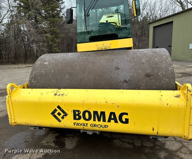 image for item DO3188 2014 Bomag BW 211D-40 single drum vibratory roller