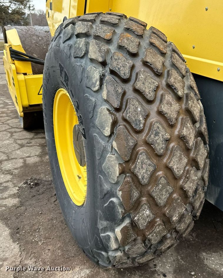 image for item DO3188 2014 Bomag BW 211D-40 single drum vibratory roller