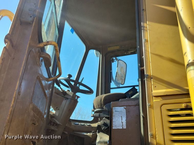 image for item DO3190 1988 Caterpillar 950E wheel loader