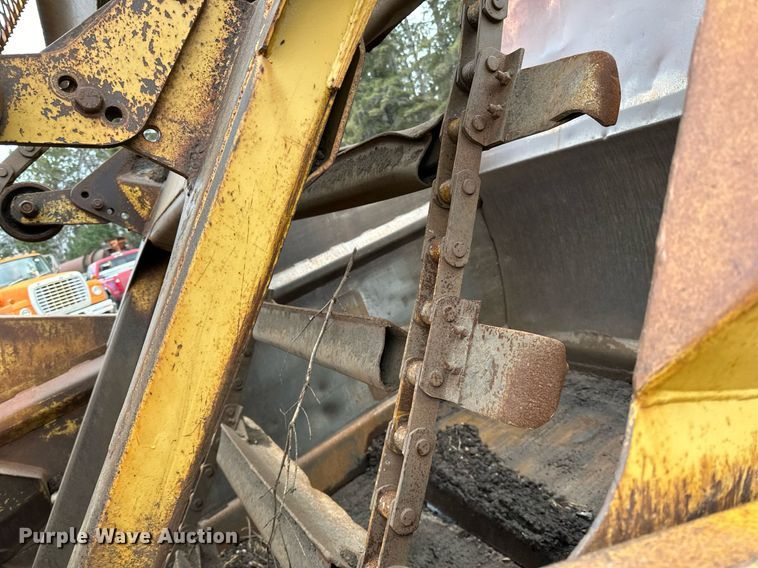 image for item DO3191 1988 Caterpillar  613C elevating scraper