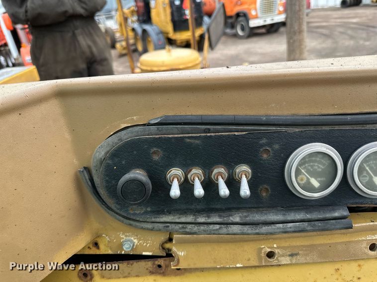 image for item DO3191 1988 Caterpillar  613C elevating scraper