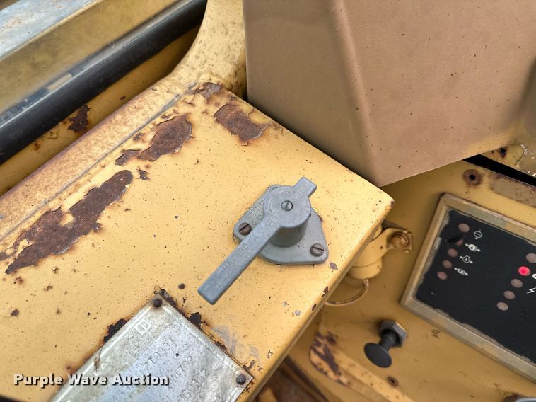 image for item DO3191 1988 Caterpillar  613C elevating scraper