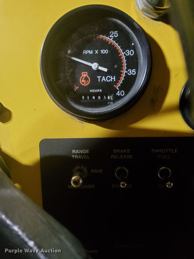 image for item DO3192 2014 Bomag  CR362 paver