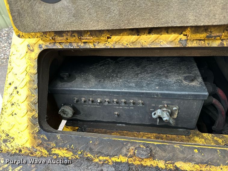 image for item DO3192 2014 Bomag  CR362 paver