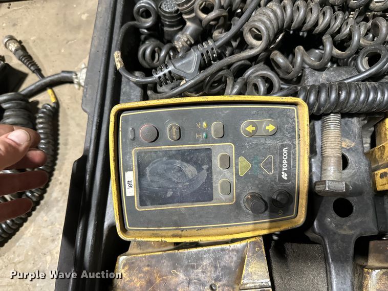 image for item DO3192 2014 Bomag  CR362 paver