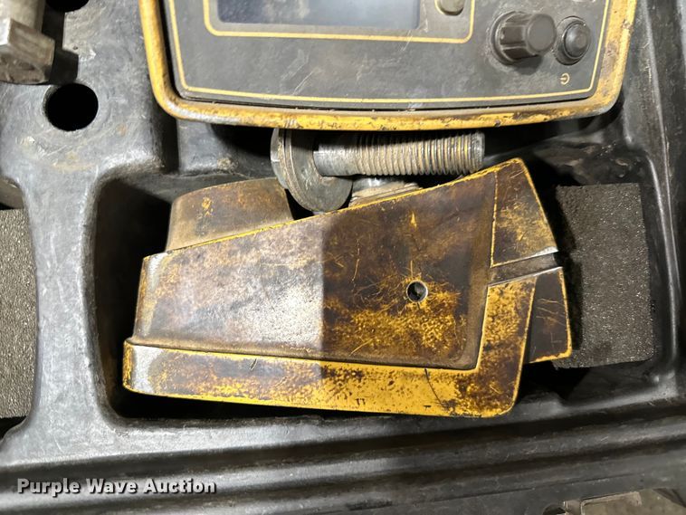 image for item DO3192 2014 Bomag  CR362 paver