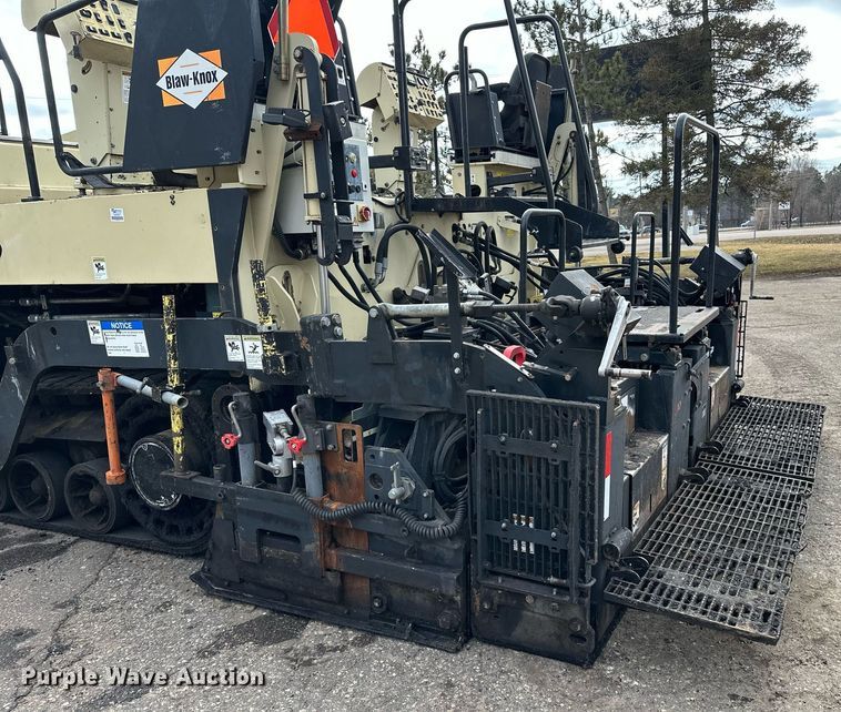 image for item DO3193 2007 Blaw-Knox  PF-6110 paver