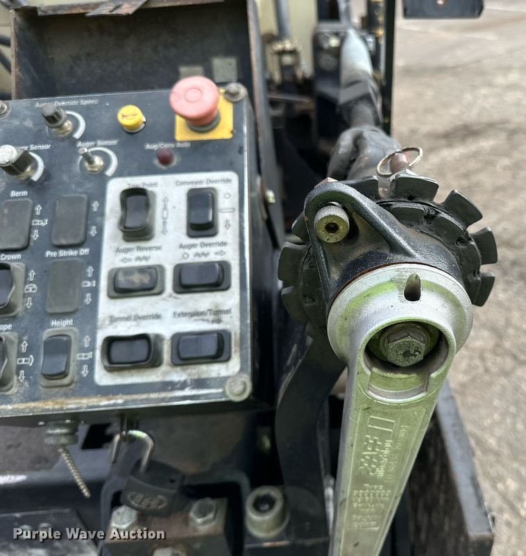 image for item DO3193 2007 Blaw-Knox  PF-6110 paver