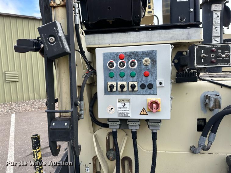 image for item DO3193 2007 Blaw-Knox  PF-6110 paver