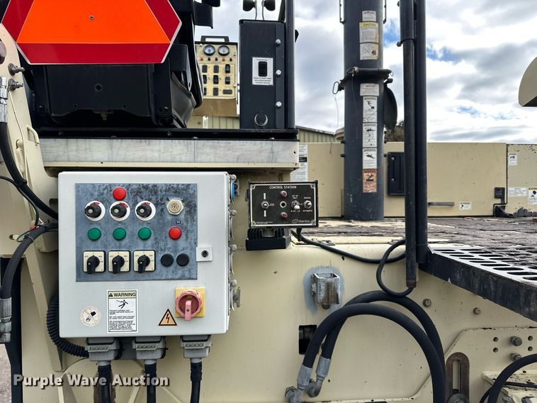 image for item DO3193 2007 Blaw-Knox  PF-6110 paver