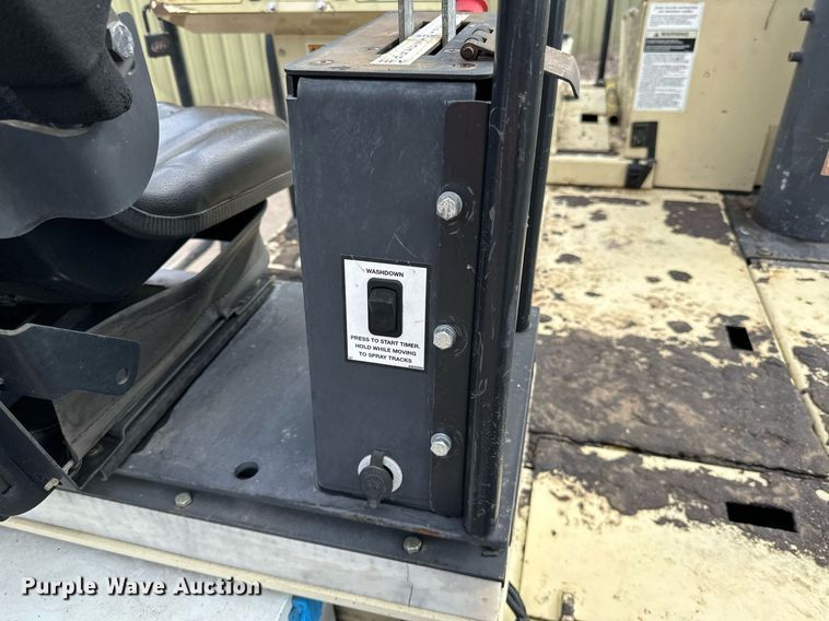 image for item DO3193 2007 Blaw-Knox  PF-6110 paver