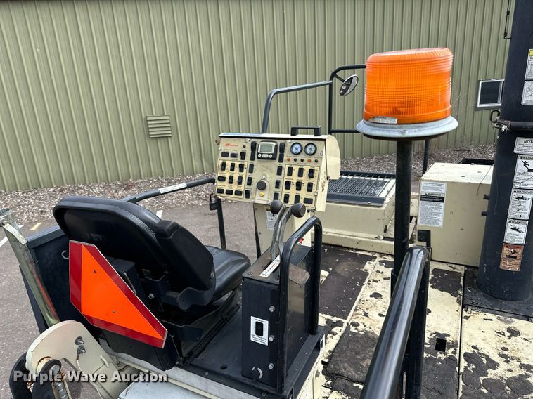 image for item DO3193 2007 Blaw-Knox  PF-6110 paver