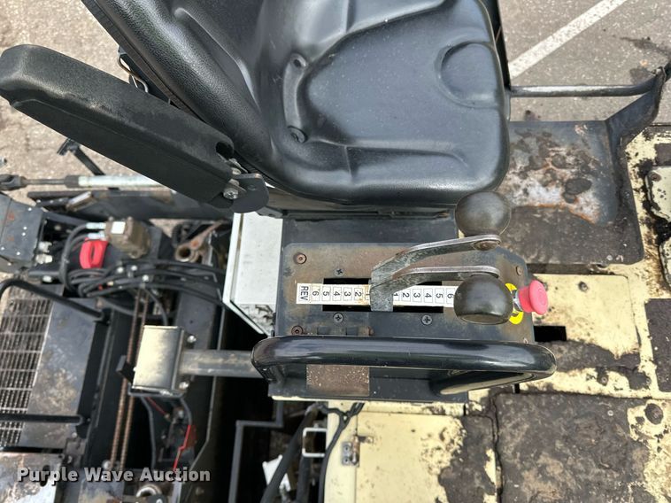 image for item DO3193 2007 Blaw-Knox  PF-6110 paver