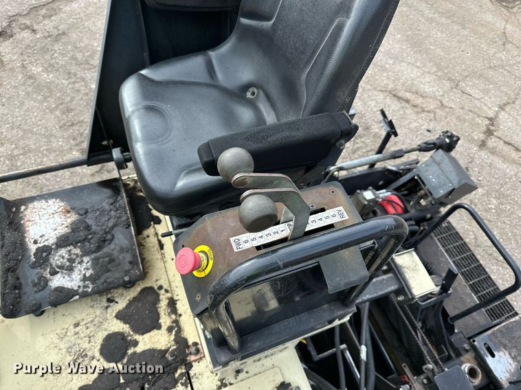 image for item DO3193 2007 Blaw-Knox  PF-6110 paver