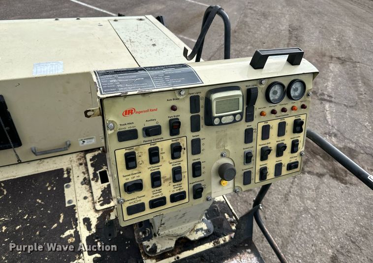 image for item DO3193 2007 Blaw-Knox  PF-6110 paver