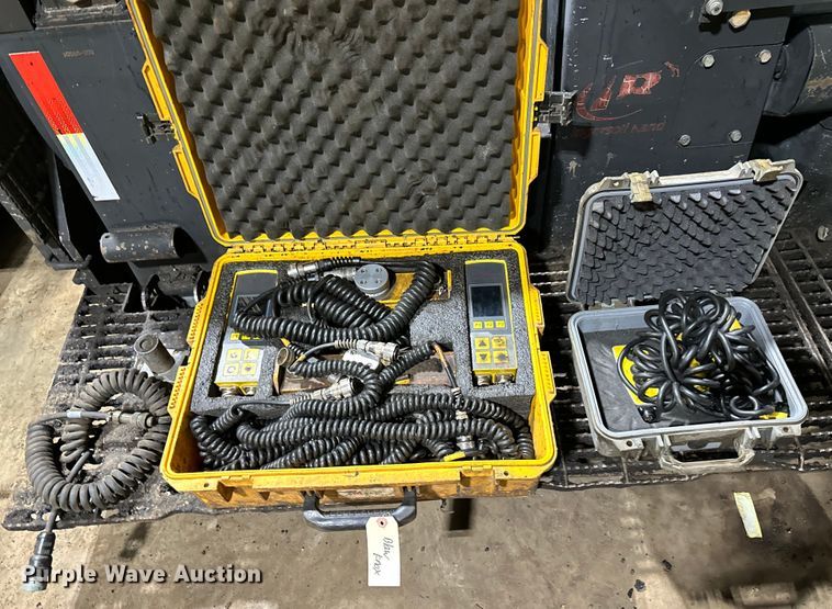 image for item DO3193 2007 Blaw-Knox  PF-6110 paver