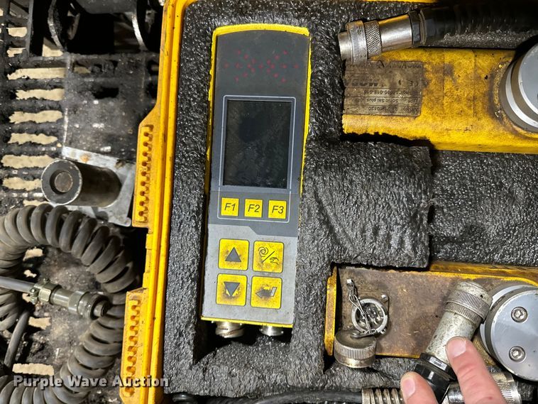 image for item DO3193 2007 Blaw-Knox  PF-6110 paver