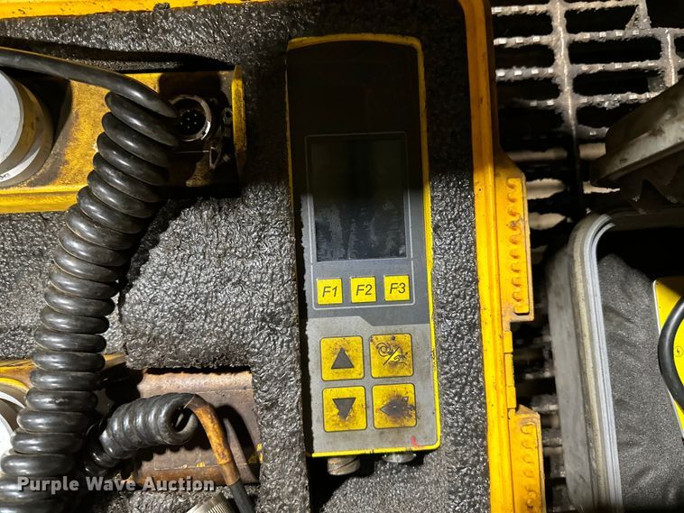 image for item DO3193 2007 Blaw-Knox  PF-6110 paver