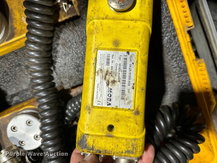 image for item DO3193 2007 Blaw-Knox  PF-6110 paver