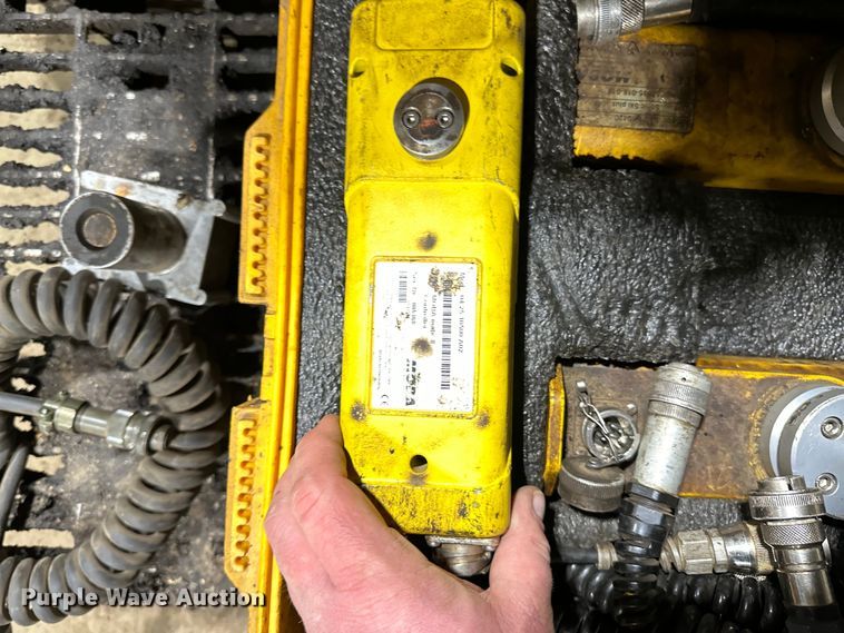 image for item DO3193 2007 Blaw-Knox  PF-6110 paver