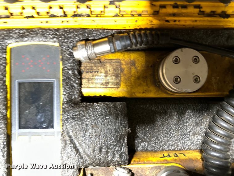 image for item DO3193 2007 Blaw-Knox  PF-6110 paver