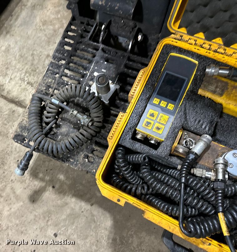 image for item DO3193 2007 Blaw-Knox  PF-6110 paver