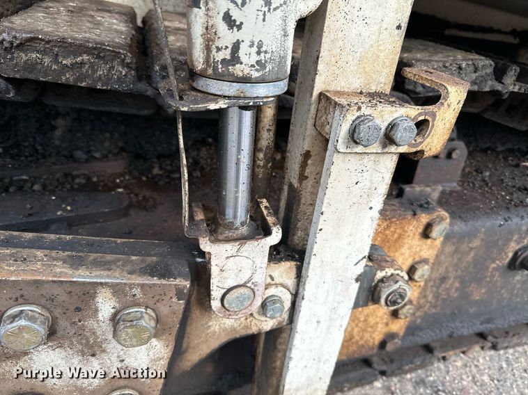 image for item DO3194 1996 Cedarapids  CR461 paver