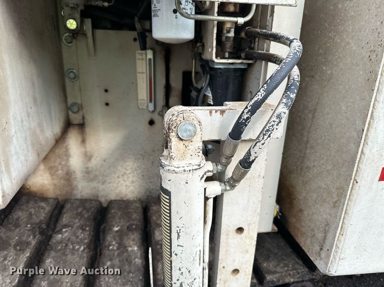 image for item DO3194 1996 Cedarapids  CR461 paver