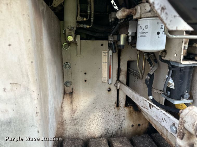 image for item DO3194 1996 Cedarapids  CR461 paver