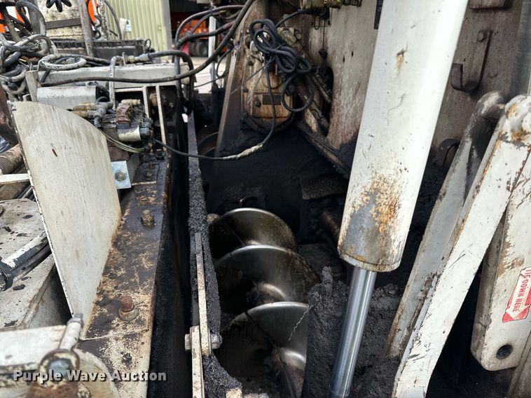 image for item DO3194 1996 Cedarapids  CR461 paver