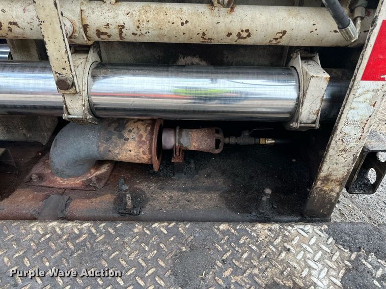 image for item DO3194 1996 Cedarapids  CR461 paver