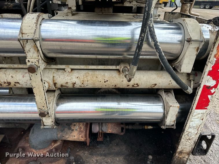 image for item DO3194 1996 Cedarapids  CR461 paver