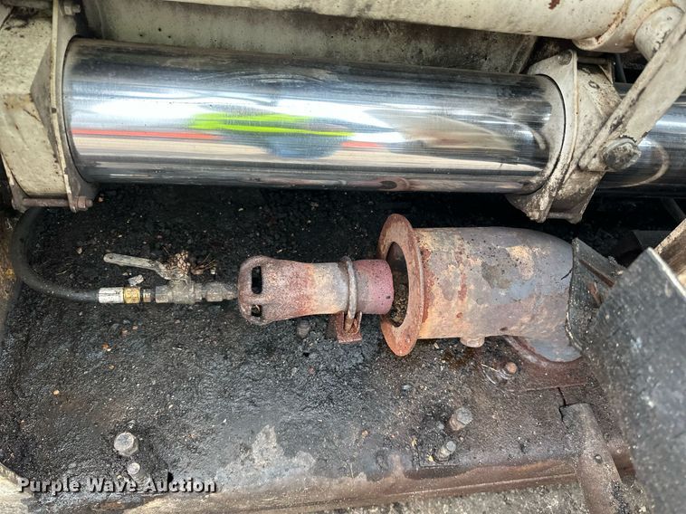 image for item DO3194 1996 Cedarapids  CR461 paver