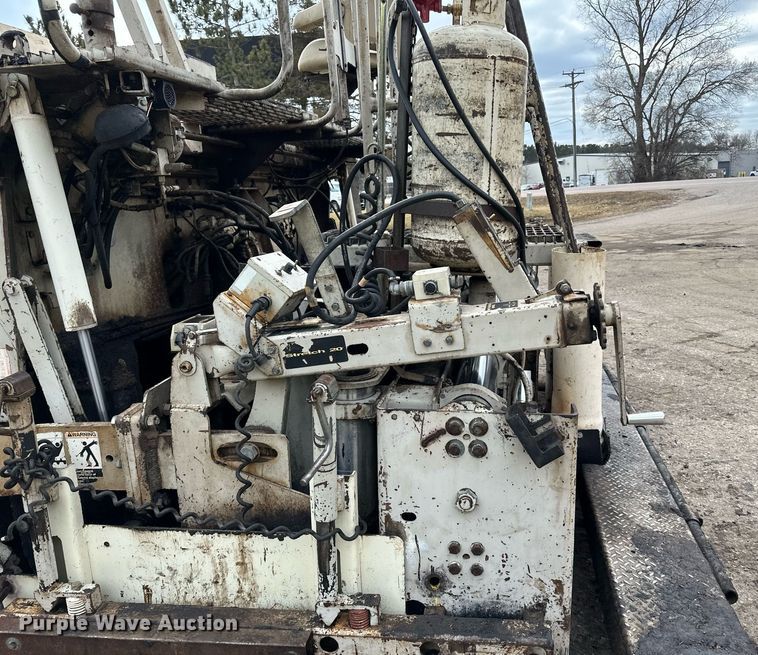 image for item DO3194 1996 Cedarapids  CR461 paver