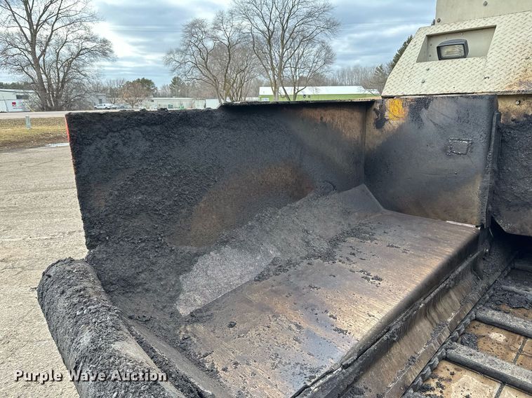 image for item DO3194 1996 Cedarapids  CR461 paver