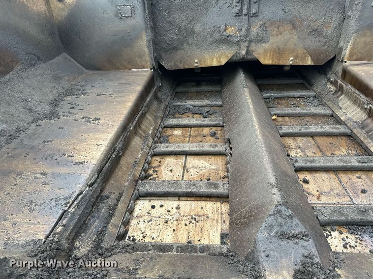 image for item DO3194 1996 Cedarapids  CR461 paver