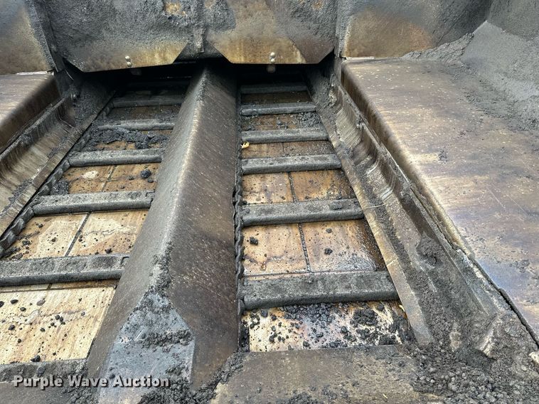 image for item DO3194 1996 Cedarapids  CR461 paver