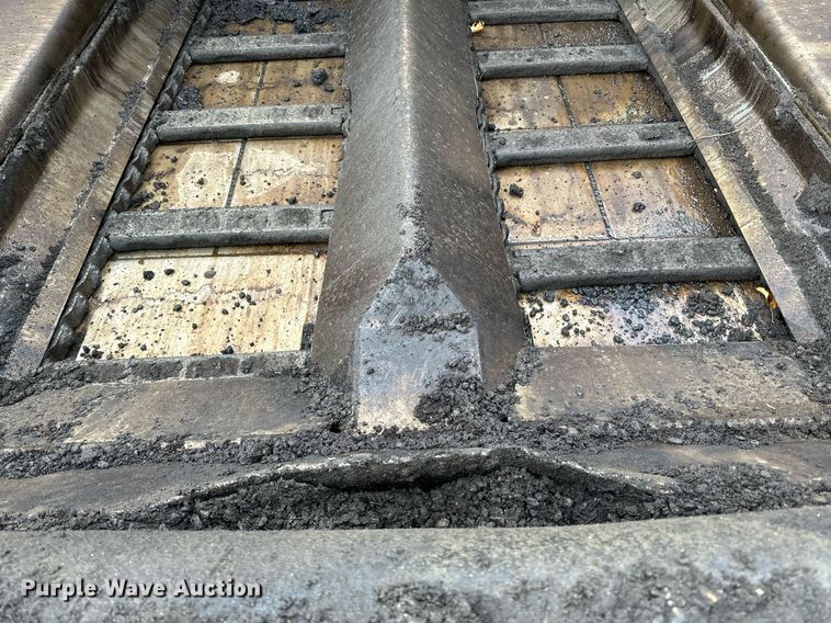 image for item DO3194 1996 Cedarapids  CR461 paver