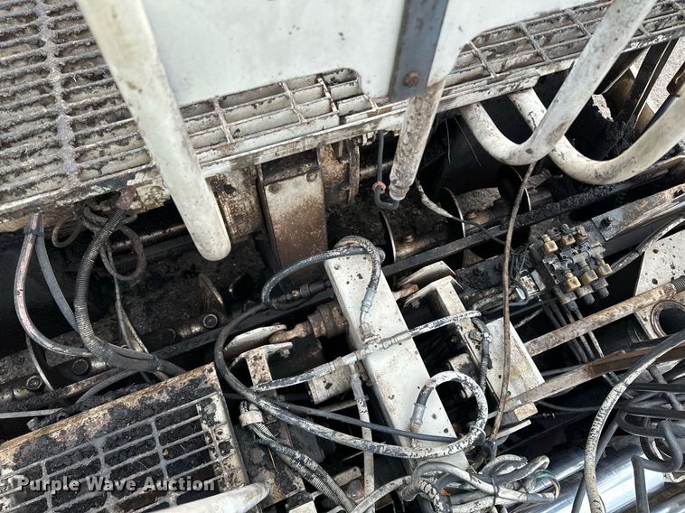 image for item DO3194 1996 Cedarapids  CR461 paver