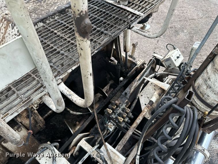 image for item DO3194 1996 Cedarapids  CR461 paver