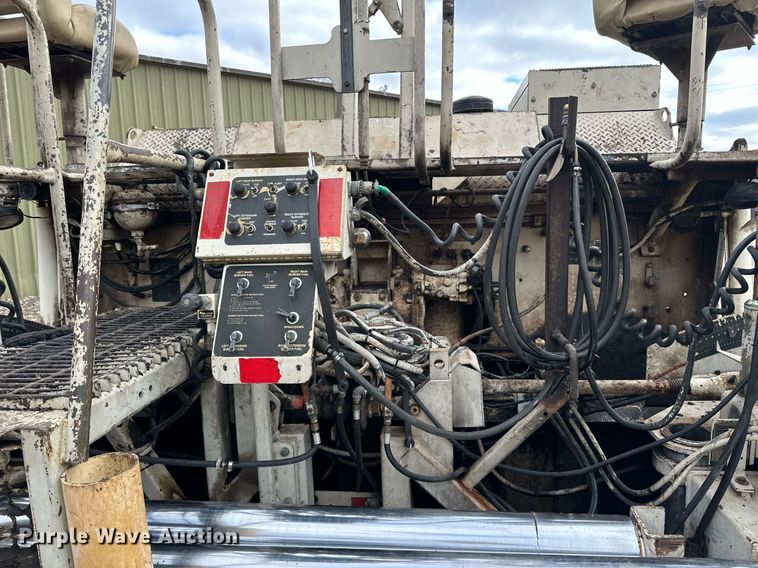 image for item DO3194 1996 Cedarapids  CR461 paver