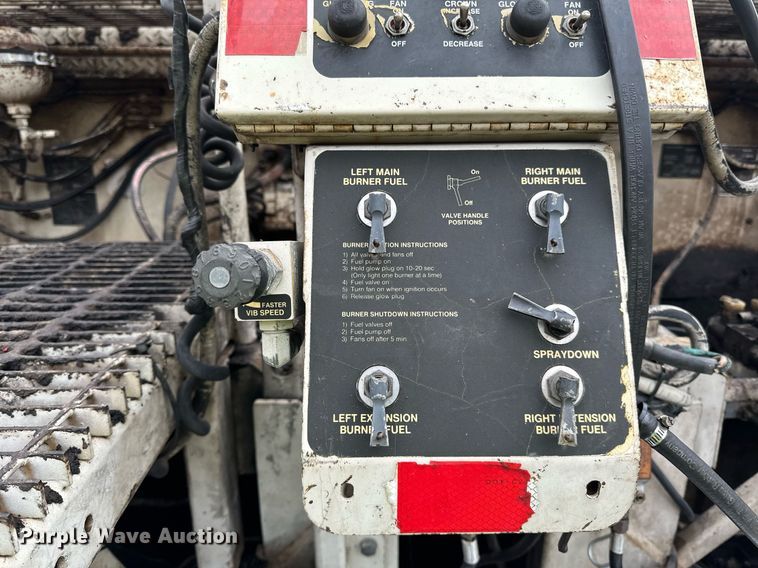 image for item DO3194 1996 Cedarapids  CR461 paver