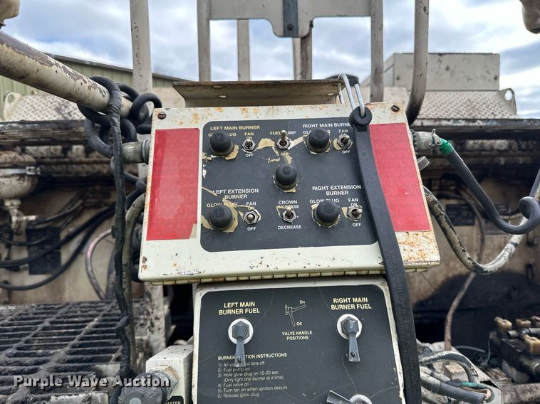 image for item DO3194 1996 Cedarapids  CR461 paver