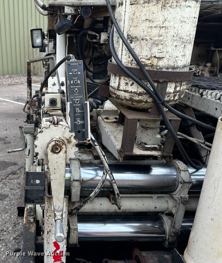 image for item DO3194 1996 Cedarapids  CR461 paver