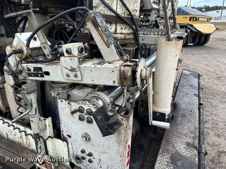 image for item DO3194 1996 Cedarapids  CR461 paver