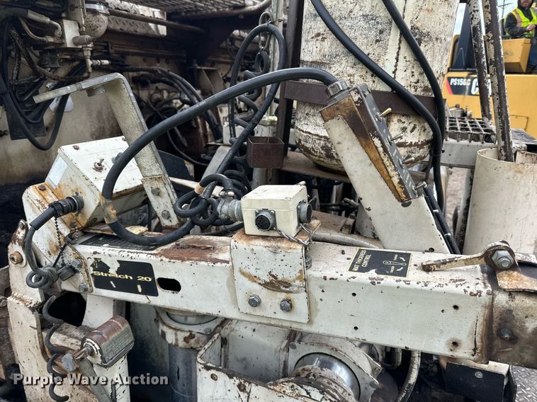 image for item DO3194 1996 Cedarapids  CR461 paver