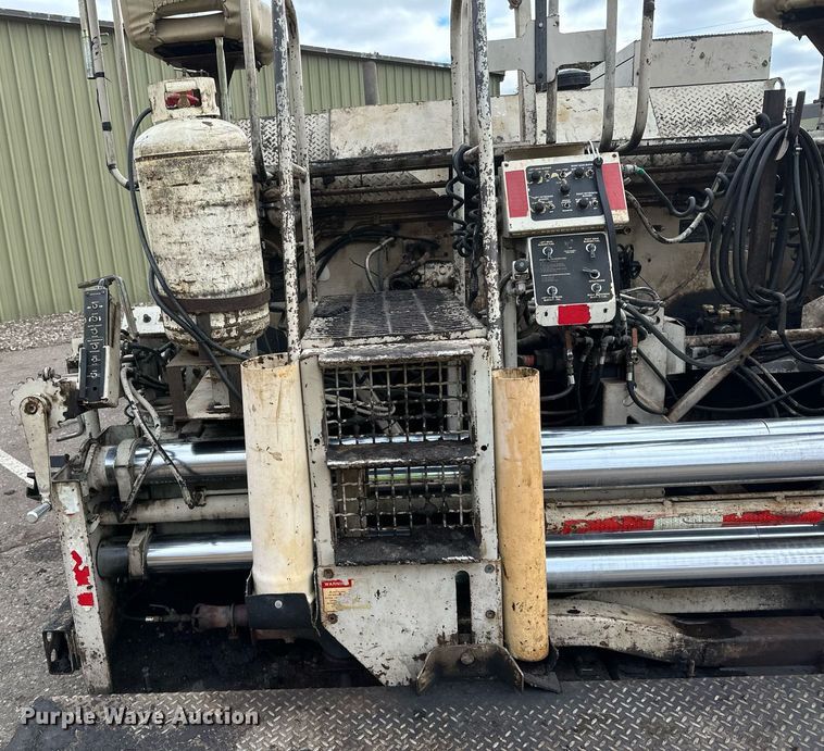 image for item DO3194 1996 Cedarapids  CR461 paver