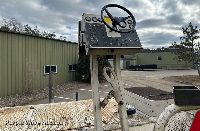 image for item DO3194 1996 Cedarapids  CR461 paver