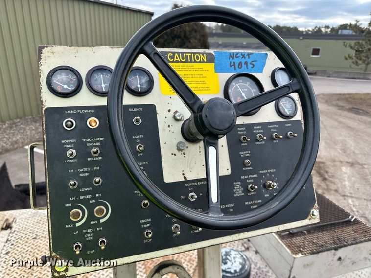 image for item DO3194 1996 Cedarapids  CR461 paver